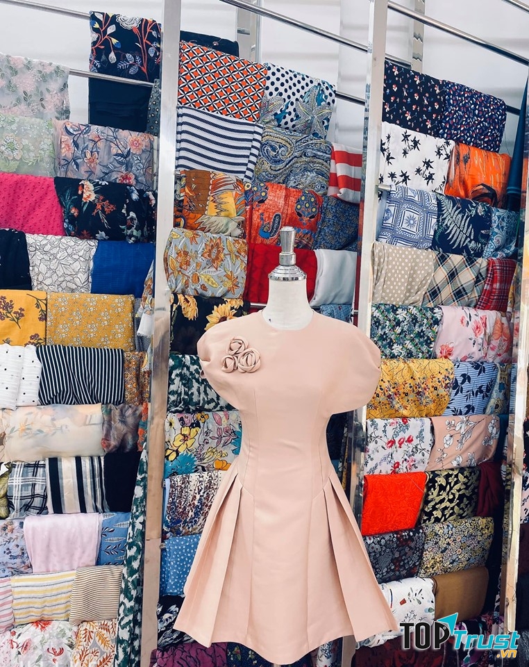 Dù là lên giảng đường, đến cơ quan làm việc hay cafe tụ tập với bạn bè, bạn hoàn toàn có thể tự tin diện những thiết kế của shop mọi lúc mọi nơi