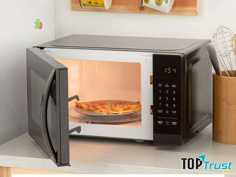 Chú ý quan sát thành và khoang lò vi sóng trước khi mua