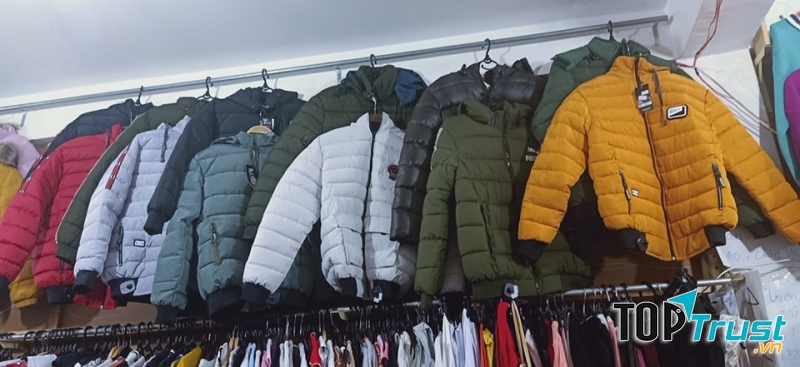 Mùa đông đang đến gần, tại shop có rất nhiều mẫu áo khoác, áo phao mới về