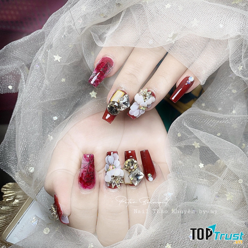Thảo Khuyên Nail