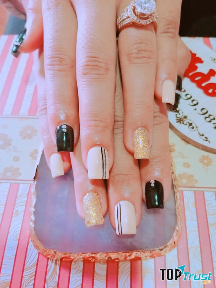 Thảo Nail chính xác là một sự lựa chọn tuyệt vời đối với những cô nàng nào thích biến hóa bộ móng của mình trở nên thật ấn tượng, độc đáo và đặc biệt có thể thu hút người đối diện