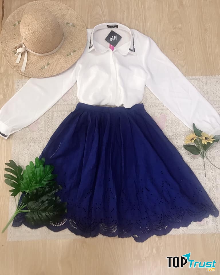 Từ những mẫu đầm body ôm sát đầy mê hoặc, cho đến các mẫu đầm xòe trẻ trung và đầy tươi tắn hay những mẫu váy ren nhẹ nhàng, đơn giản... tất cả đều tụ hội tại Thảo Shop