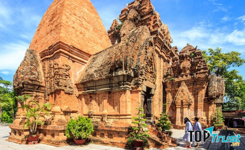 Tháp Bà Ponaga