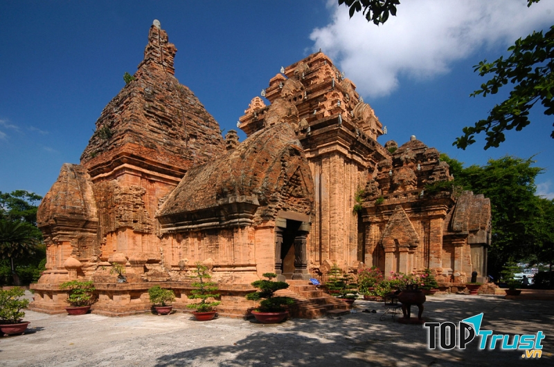 Tháp bà Ponagar