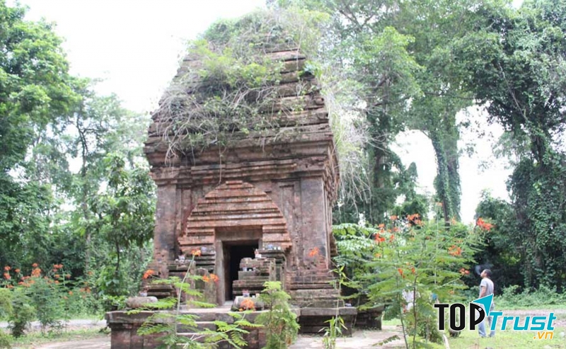 Tháp Chàm Yang Prong