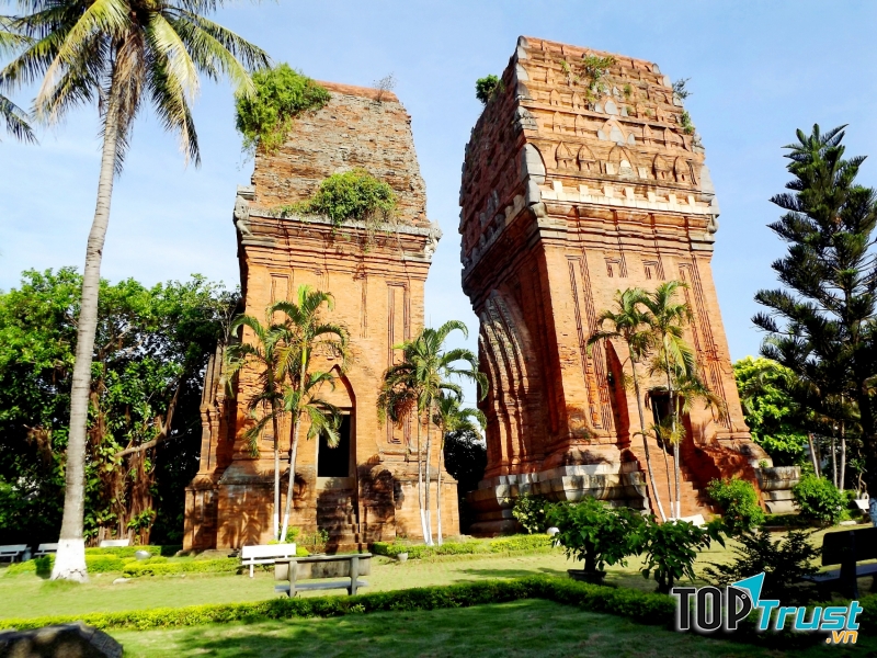 Tháp Đôi (nguồn: Internet)