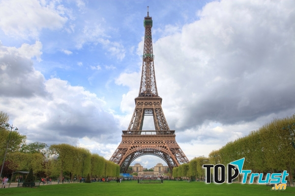 Tháp Eiffel – Pháp