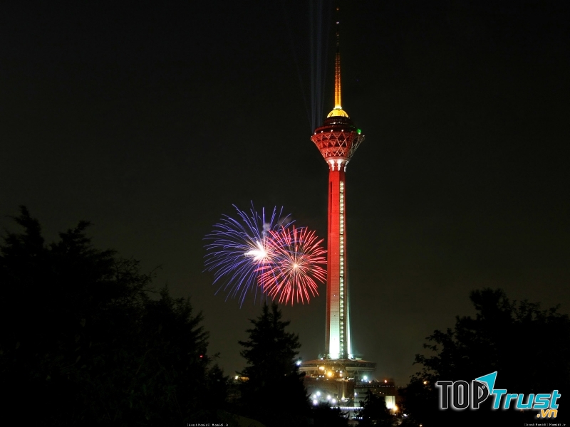 Bạn có thể ngắm toàn bộ cảnh sắc bên ngoài thủ đô Tehran ở đài quan sát nằm ở độ cao 315m