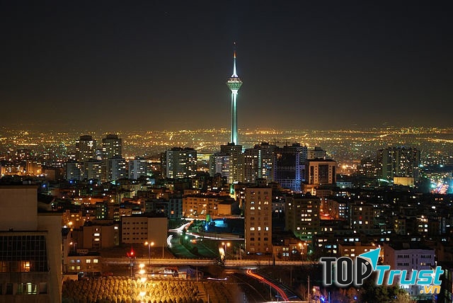 Tháp Milad được xây dựng từ năm 1997