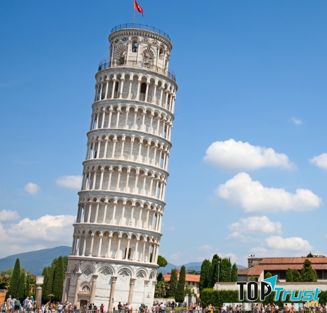 Cận cảnh tháp nghiêng Pisa