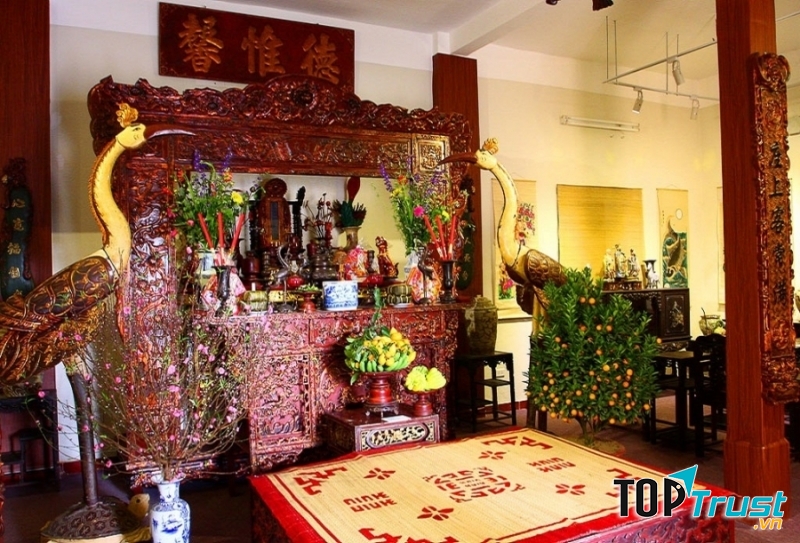 Được thắp nén nhang dâng lên bàn thờ Tổ Tiên đêm giao thừa là một việc làm vô cùng ý nghĩa với mỗi người