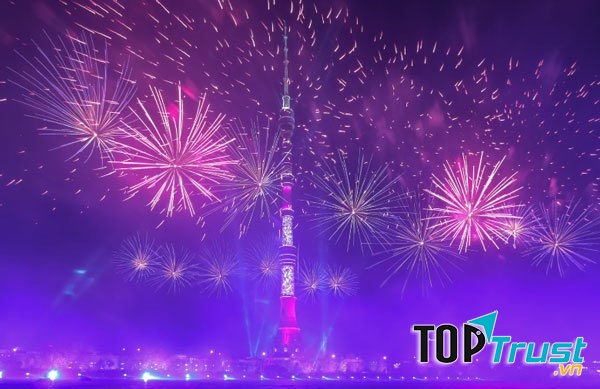 Tháp Ostankino lung linh về đêm