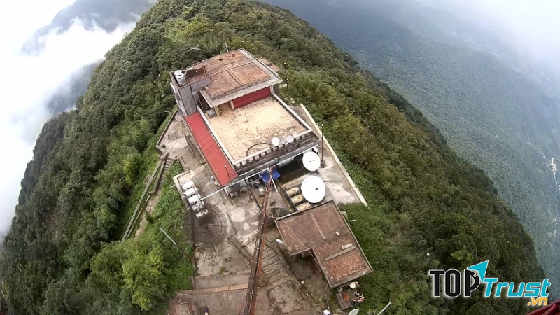 Tháp truyền hình Tam Đảo nhìn từ flycam