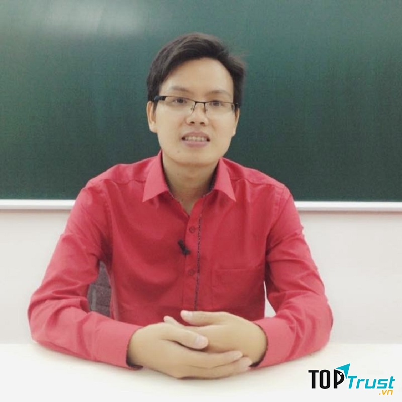 Chuyên gia ôn thi trực tuyến môn Vật lý - Thầy Đặng Việt Hùng.