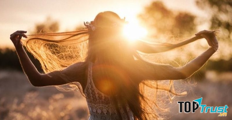 Sống chậm lại, nghĩ khác đi và yêu thương nhiều hơn