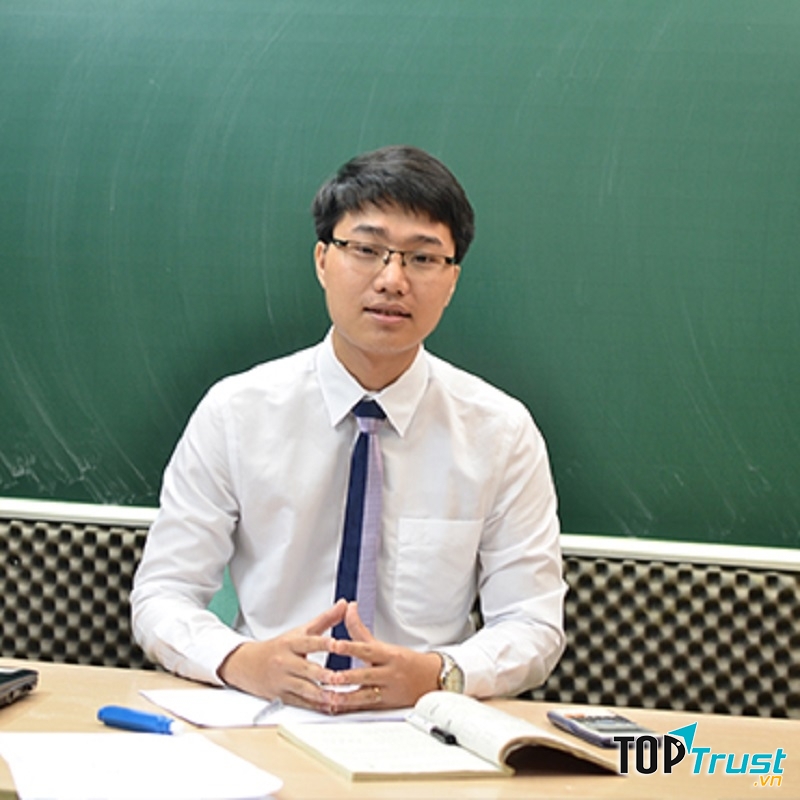 Thầy Phạm Văn Tùng.