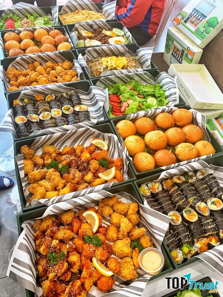 The B – Original taste là một địa chỉ chuyên món Hàn ra đời vào năm 2018 có độ hot mạnh mẽ tại Hà Thành.