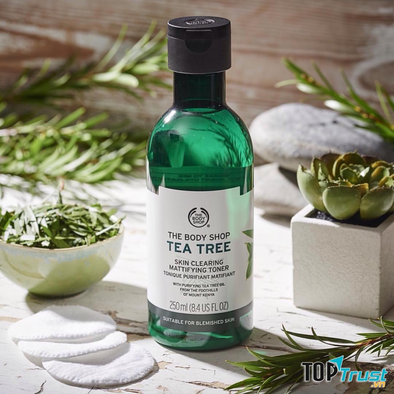 The Body Shop Tea Tree Skin Clearing Facial Wash