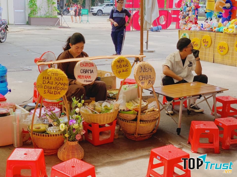 Phiên chợ cuối tuần