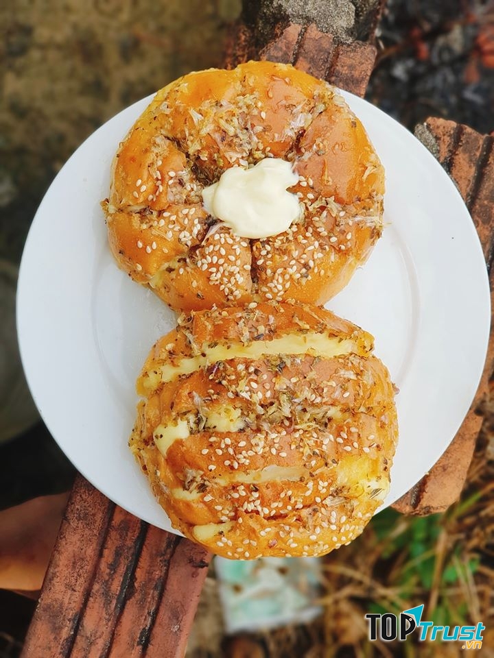 Bánh có mùi thơm dễ chịu và thu hút, nhưng lại rất gây nghiện.