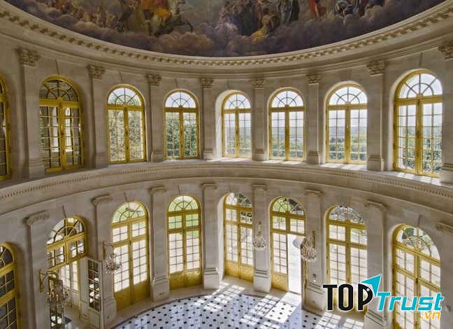Bên trong biệt thự The Chateau Louis XIV