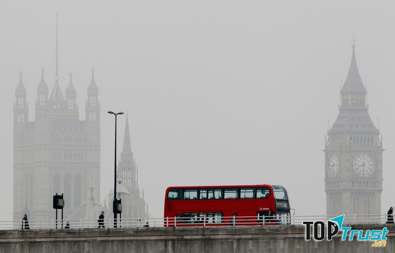 Thành phố dày đặc sương mù