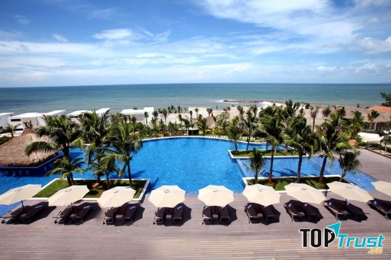 The Cliff Resort & Residences