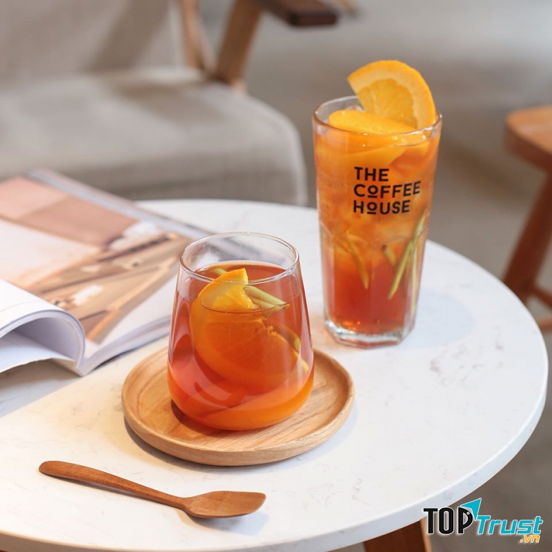 The coffee House là cái tên sở hữu cho mình món trà đào cam sả được ưa chuộng nhất