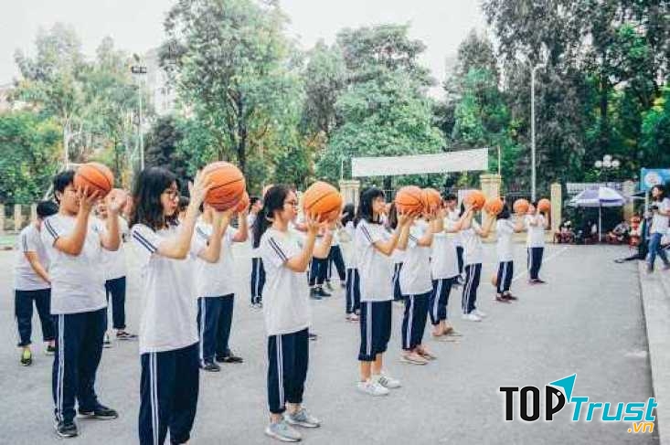 Giờ học thể dục của sinh viên Việt Nam