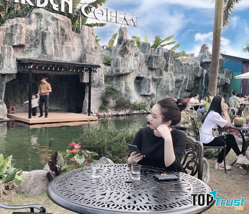 Hồ nước, vườn cây rộng là một đặc điểm vô cùng đặc biệt tại The Garden