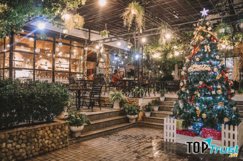 The Garden House Cafe Bistro