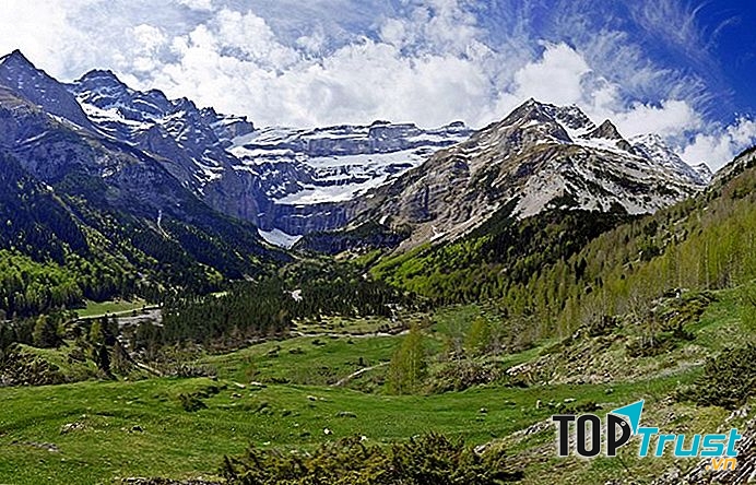 The Gentle Nature Walk tại Cirque de Gavarnie