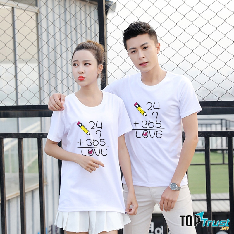 Ngoài những sản phẩm quen thuộc như áo phông, áo sơ mi, áo len, áo khoác cho các cặp đôi thì tại Thế Giới Áo Đôi còn có cả những bộ đồ ngủ đôi.