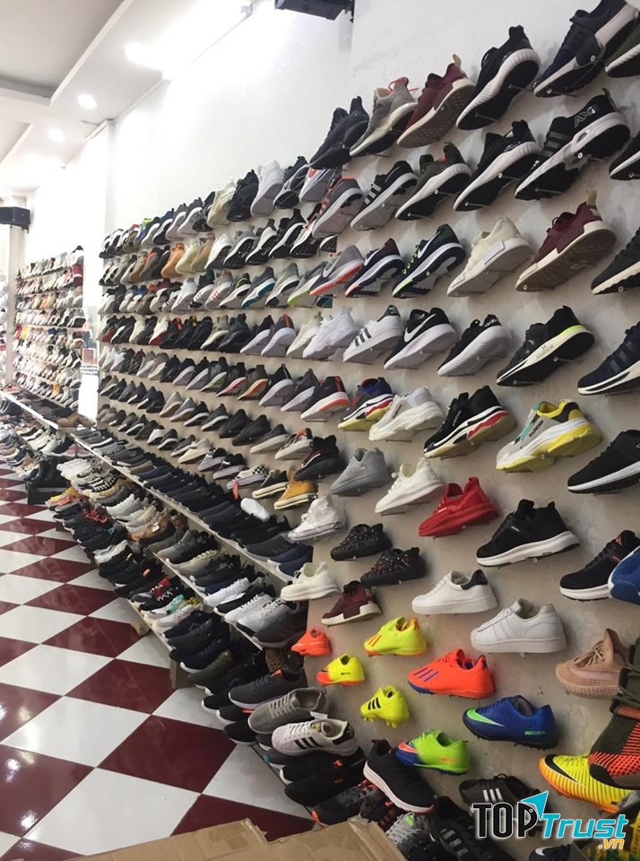 Khu giày thể thao
