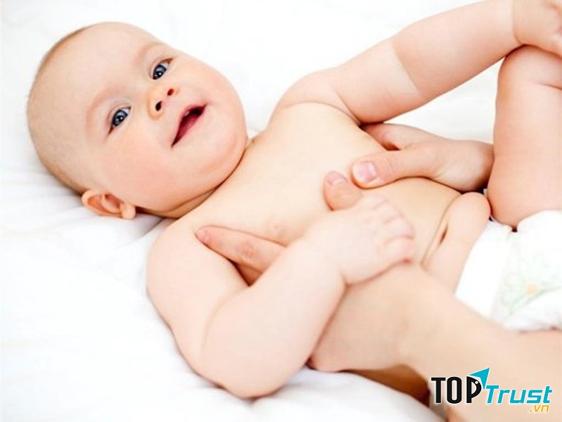 Massage giúp bé thư giãn