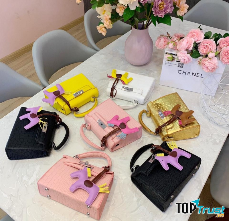 Shop thường xuyên cập nhật những mẫu mới lạ, độc đáo để bạn thuận tiện hơn trong việc lựa chọn hàng về bán