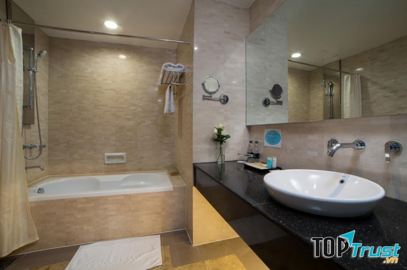 The Hanoi Club Hotel & Lake Palais Residences