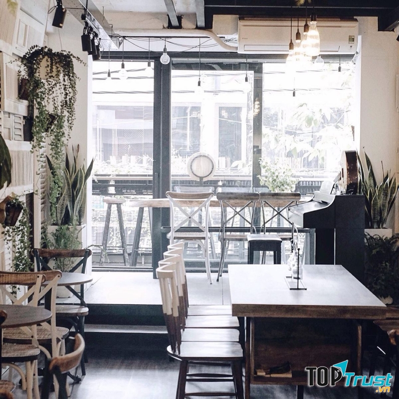 Nơi đây cung cấp các phòng giường đơn, giường đôi với thiết kế hiện đại, cao cấp không kém gì khách sạn.