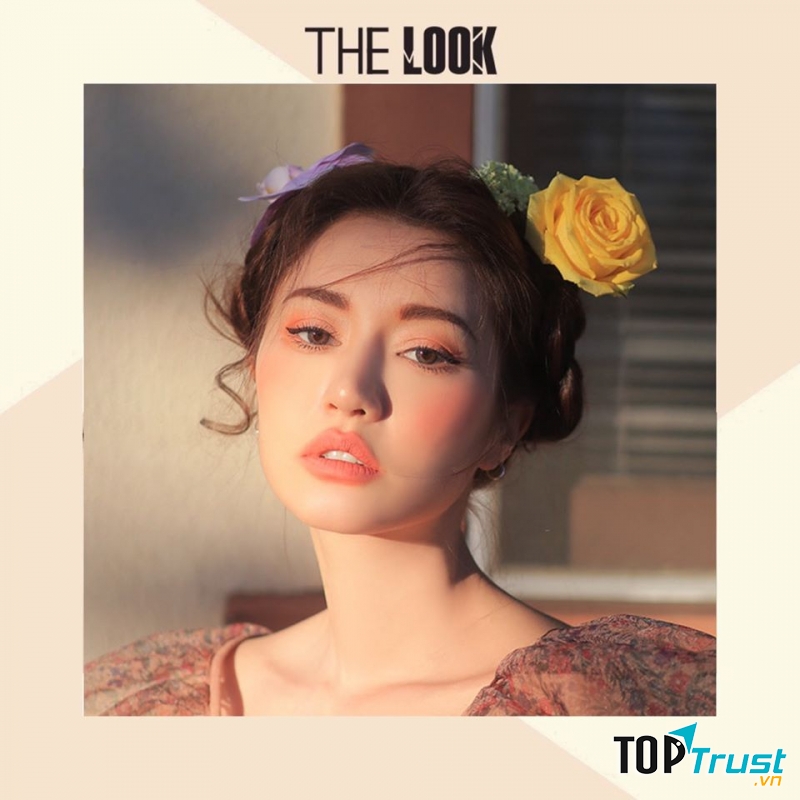 The Look Contact Lens