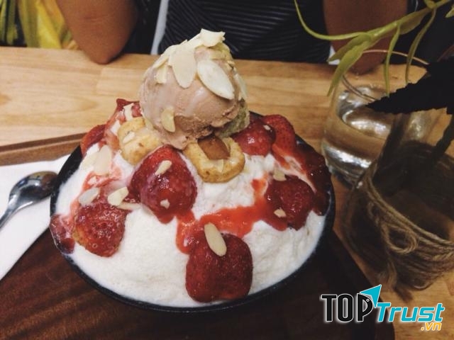 Một bát Bingsu khá nhiều và chất lượng ở quán.