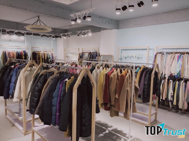 Không gian rộng rãi, trang trí hiện đại, quần áo đẹp và chất lượng là những gì The Mint sẽ đem lại cho khách hàng