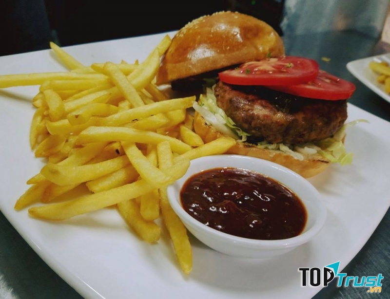 The Moose and Roo Pub & Grill