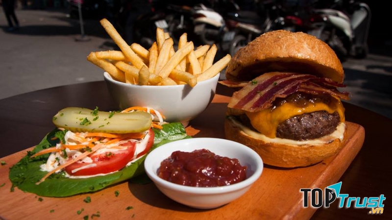 The Moose and Roo Pub & Grill