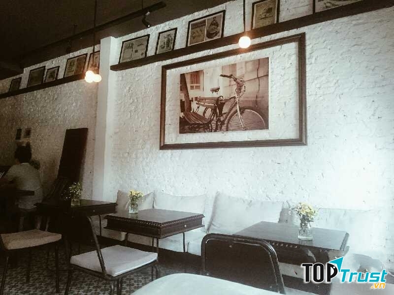 Không gian quán được thiết kế nhẹ nhàng, tinh tế