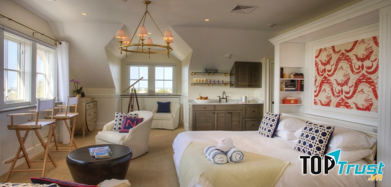 Một trong những điểm nhấn khiến du khách thích thú tại The Nantucket Hotel & Resort đó là phong cách trang trí đậm màu sắc biển khơi