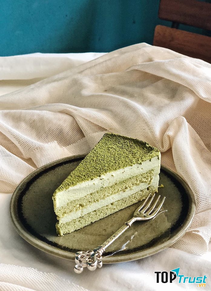 Bạn có thể thử các loại mouse và tiramisu của quán, vì đây là hai loại được khách hàng đánh giá khá cao đấy.﻿