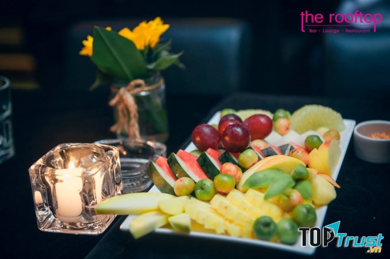 Ẩm thực đậm chất phương Tây của The Rooftop Bar Hanoi không đâu sánh bằng