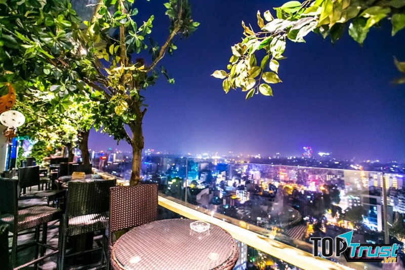 Không gian bao la bên ngoài