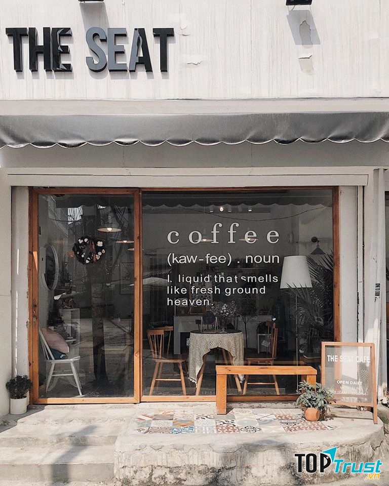 Từ gam màu chính, cách bài trí và thái độ phục vụ của nhân viên, bạn sẽ cảm thấy rất gần gũi