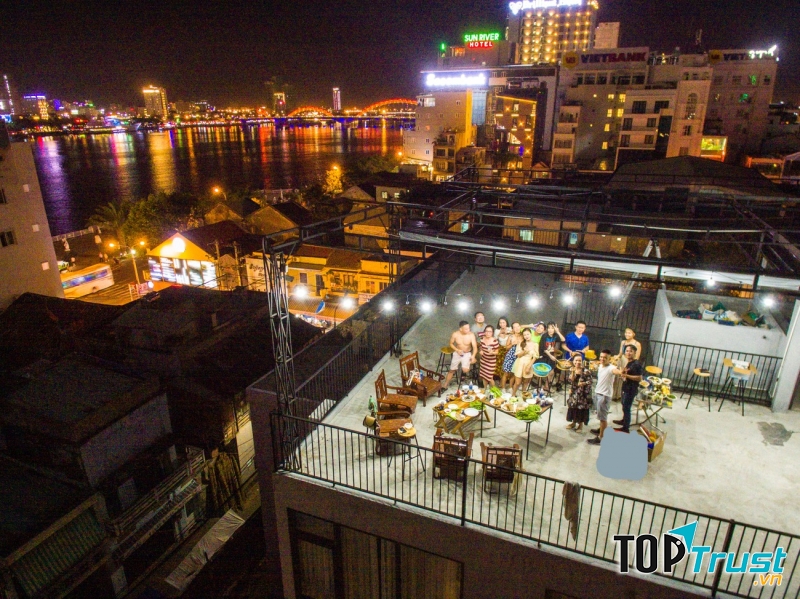 The Vietnam Hostel - Tiệc nướng BBQ trên nóc tòa nhà (Nguồn Internet)